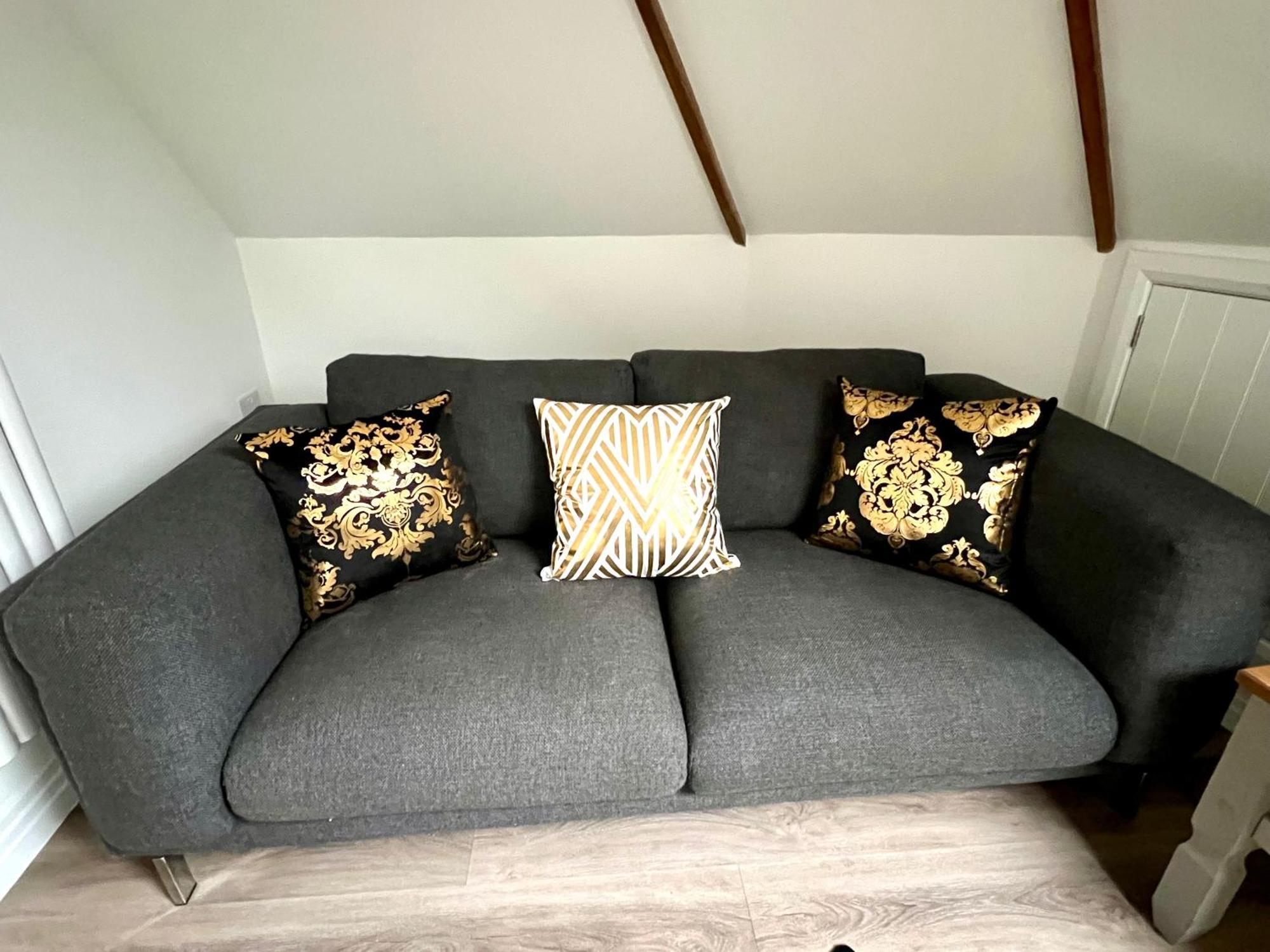 Glastonbury Secret Retreat - 1 Bd Split-Level Apt, Sleeps 3 Exterior foto